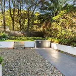 Modern & Quiet 1Br Apartment With Private Garden In Bondi Close To The Beach