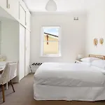 Balmoral Beach House - Footsteps To Beach