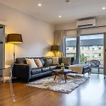 2 Bedroom Apartment In Ashfield, 200M To Train Station,Free Parking