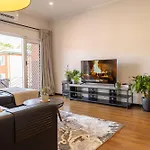 2 Bedroom Apartment In Ashfield, 200M To Train Station,Free Parking