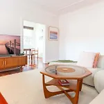 Stylish Art Deco 2 Bed Apt In Edgecliff