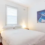 Stylish Art Deco 2 Bed Apt In Edgecliff