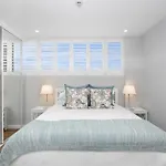 Modern Manly Apartment with Stunning Views, Pool