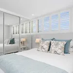 Modern Manly Apartment with Stunning Views, Pool