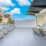 Luxury Oasis In Chinatown