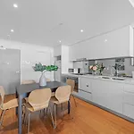 Luxury Oasis In Chinatown