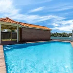 Stunning Waterfront Townhouse With Shared Swimpool, Harbour View And Free P