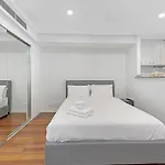 Sydney Cbd Studio I City Views I Sleeps 4 People