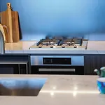 High-Level 3Br Retreat With Gym And Skyline Views