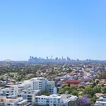 High-Level 3Br Retreat With Gym And Skyline Views