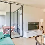 Modern 2 Bedroom Apartment Darling Harbour