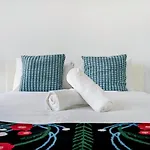 Stylish 2Br Apt With Pool & Views Near Parramatta