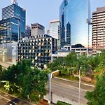 Urban Oasis Residence - Views - Parking - Ease