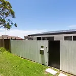 Relaxing 2-Bed Home Close To Beaches And Parks