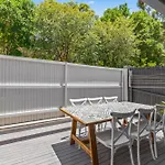 Relaxing 2-Bed Home Close To Beaches And Parks