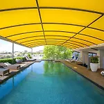 Bright 1Br With On-Site Gym I Sauna I Pool And Parking
