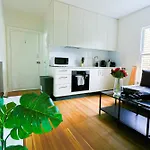 Elegant 1 Bedroom Apartment With Balcony Surry Hills 4