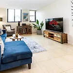 Bright & Spacious 2 Bdr W Pool Parking Balcony Ac
