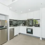 Walk To Shops, Cafes & Transport! 1Bed Comfort