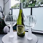 Cosy Stay Mortdale Stylish 1 Bdrm With Parking
