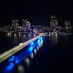 Bay View 2 Bed Highrise Apt With Free Parking