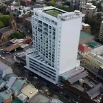 Stylish 2 Bed Apt +24/7 Concierge + Pool + Sauna