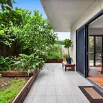 Spacious 2-Bed Retreat With Bbq & Courtyard