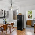 St James, Art Deco Dream - 2 Bedrooms W Aircon