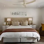 Arty Spacious Ensuite Close Airport, Uts And Cbd