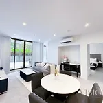 Modern 2 Bedroom Apartment Next To North Ryde Metro