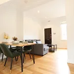 Superb 2 Bedroom House Woolloomooloo Nsw