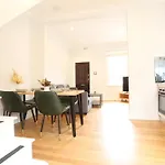 Superb 2 Bedroom House Woolloomooloo Nsw