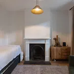Exquisite Modern 3 Bed Home In Newtown W Parking