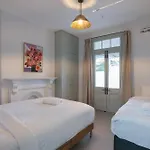 Exquisite Modern 3 Bed Home In Newtown W Parking