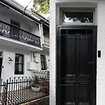 Exquisite Modern 3 Bed Home In Newtown W Parking