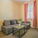 Stylish 3-Bedroom Near Darling Harbour - Free E-Bikes!
