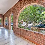 Spacious 4Br Beach Retreat In Bondi