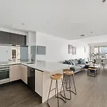 Luxury Darling Harbour Views, Pool & Parking