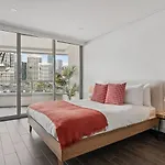 Luxury Darling Harbour Views, Pool & Parking