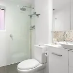 Bright 2-Bed Unit With Parking By The Beach