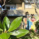 Sunny Bondi Retreat: Beach & Culture Unite!