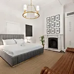 Luxury Harbourside Living With Rich Historic Charm