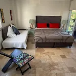 Manly Beachfront Deluxe En-Suite