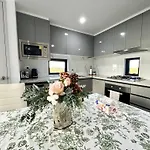 Sun-Filled Apt W Stunning Open Views Of Park&City
