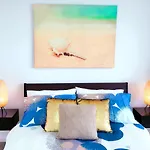 Ashfield Modern Apartment