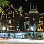Bert\'S Backpackers