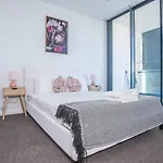 Lively 2Bed1Bath Mascot Apt