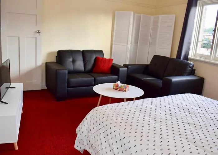 Comfortable 3 Bedroom Apartment In Trendy Haberfield