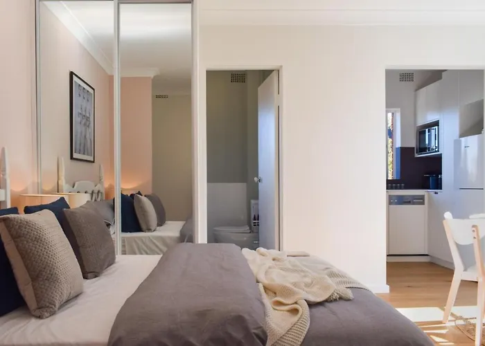 Sun-Drenched 1 Bed Studio Apartment In Newtown