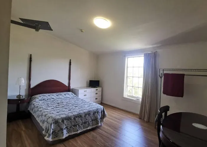 Brightly Lit And Comfy Double Room. Best Price!Bla